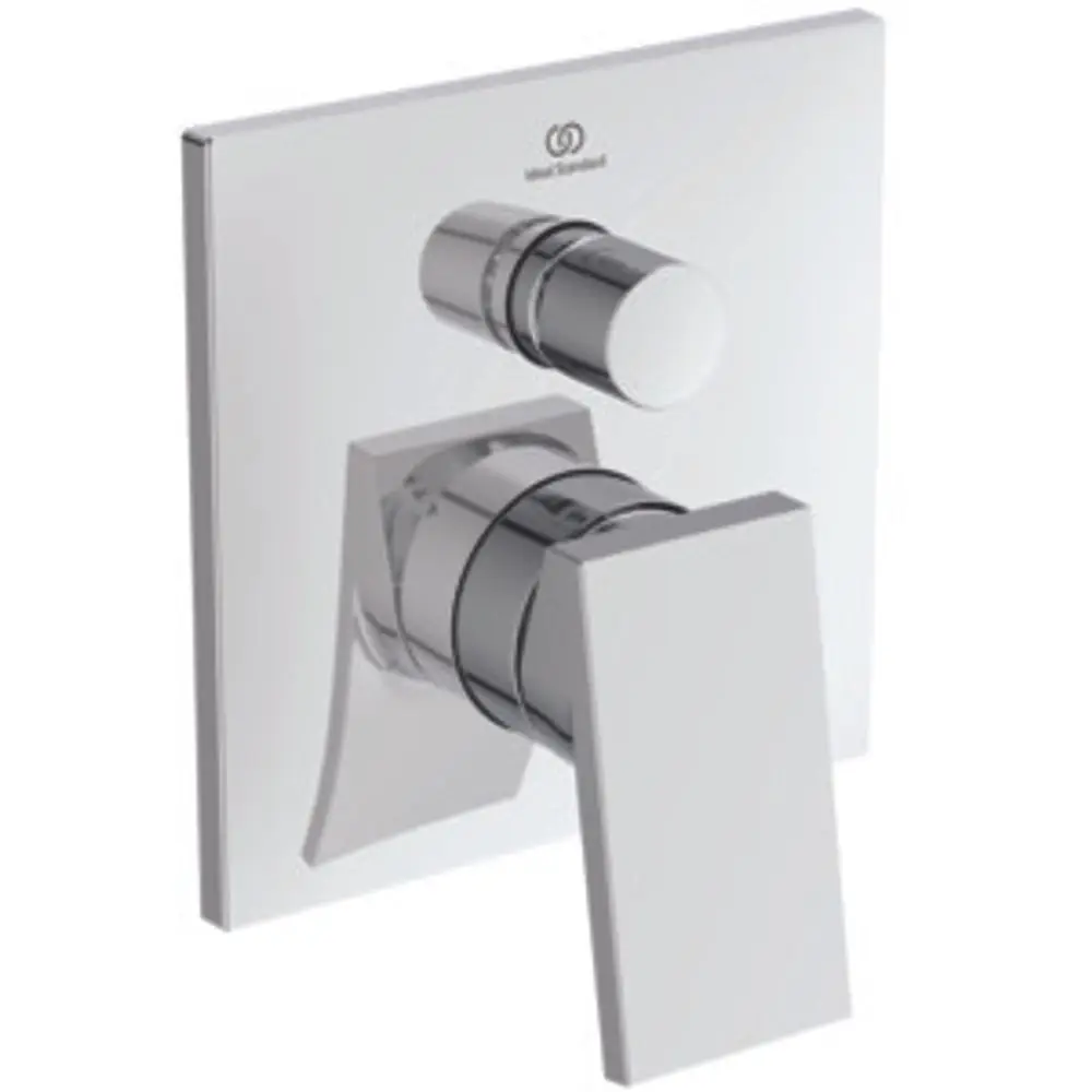 Chromfarbene Badarmatur mit quadratischer Wandplatte und zwei Bedienelementen, entworfen von Ideal Standard.